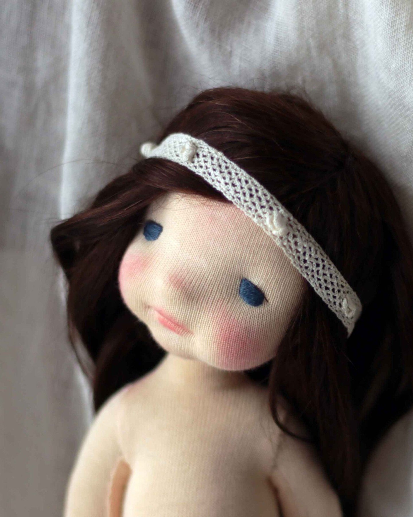 Currently working on another little girl inspired loosely by this beauty (this one is called Henrietta Swan and you can find her on my blog or Google).

It feels so nice to get back to work: handling wool, sewing little thumbs and anticipating all th