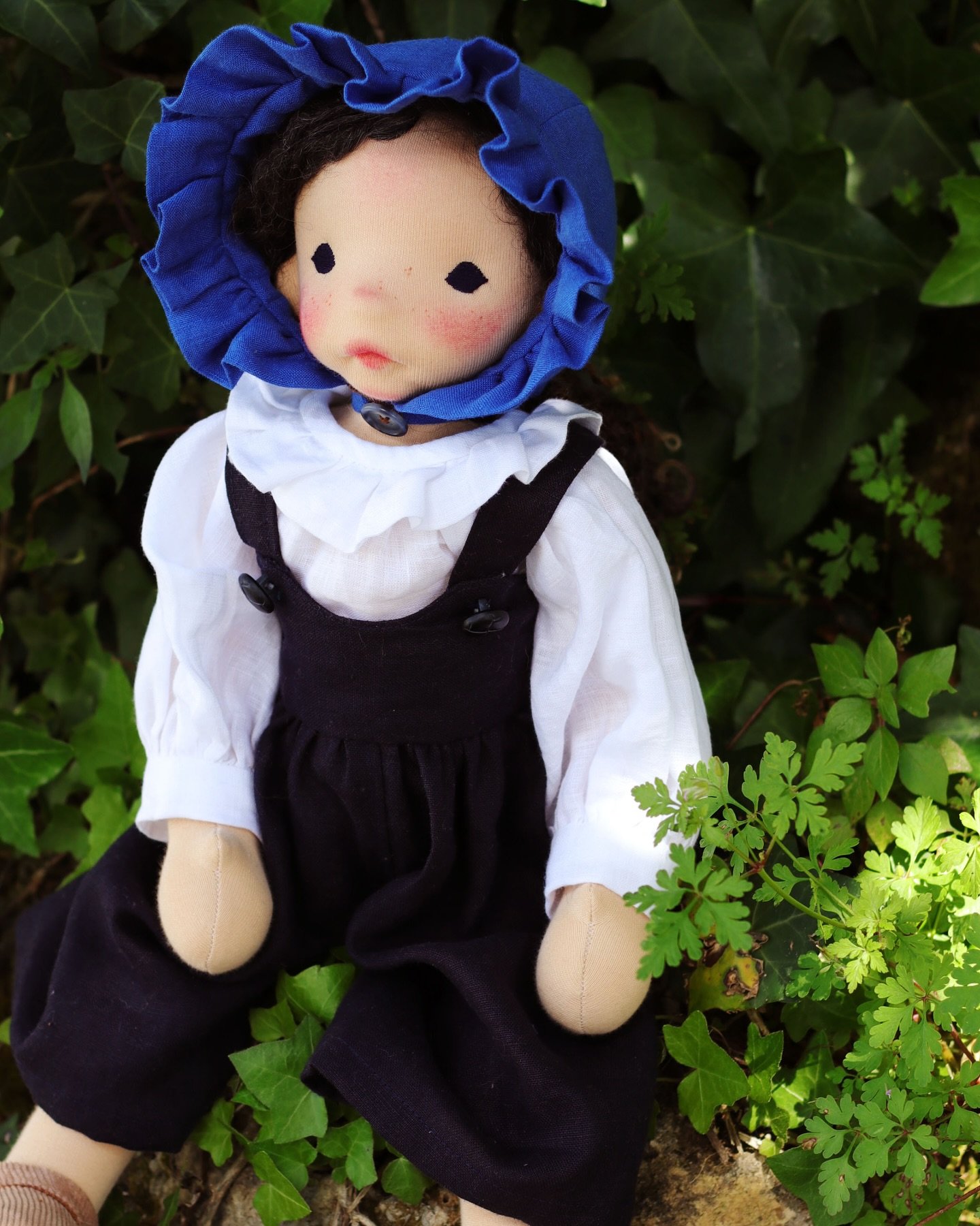 Introducing Miss Tilly Tilda Marie. Yes, we call her Tilly. Yes, we also call her by her full name Tilda Marie. And yes, sometimes we use all three names. 

She is sporting one of my favourite fabrics in the world: linen. From her azure ruffled bonne