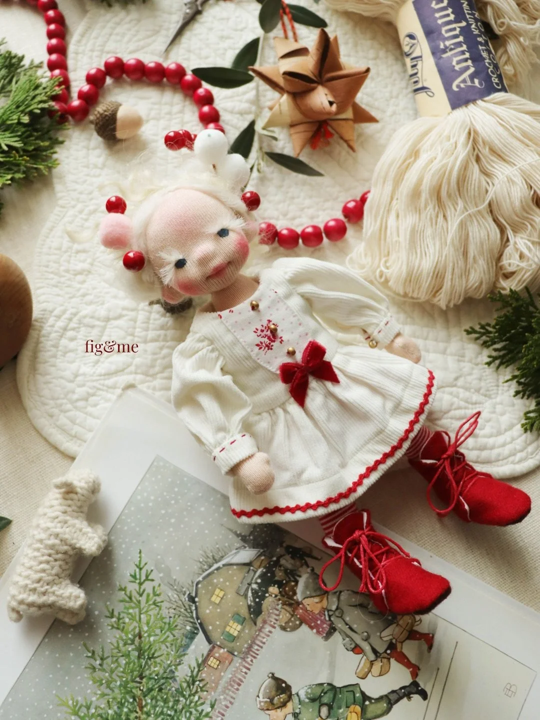 The Pepper Mints gals are ready ✨These two mini fig dolls will be looking for a home this coming Saturday at Noon EST. 

For the first time since 2011 I will load this kind of dolls in my shop. Don&rsquo;t worry, I will write their story too 🥰 but t