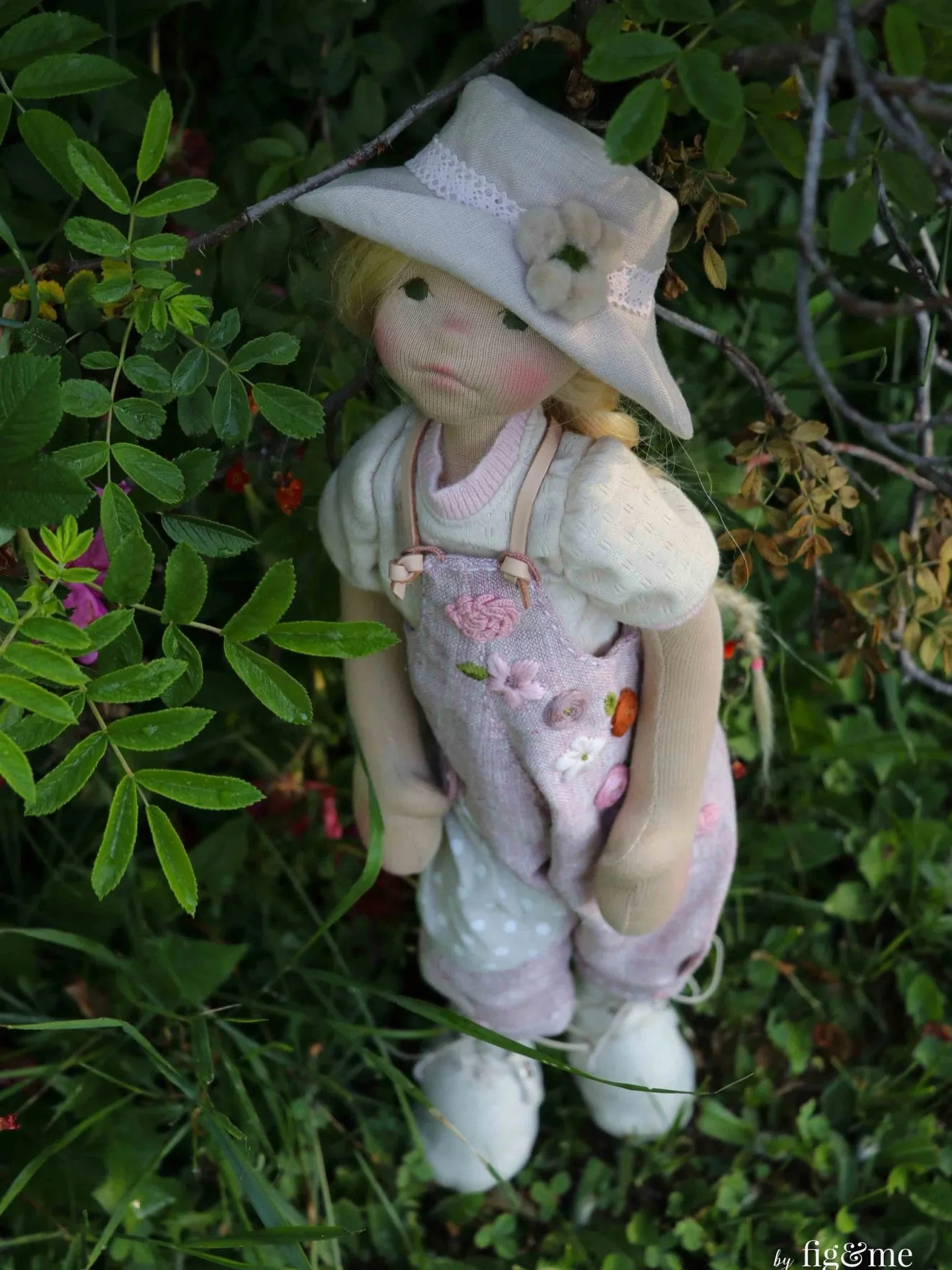 I&rsquo;m having an embroidery moment 🥰 and really trying to do it more on knits, as is not my usual thing. 

I love adding small embroidery details to the dolls clothing, I think it makes them look a little bit more special, and I&rsquo;m trying my