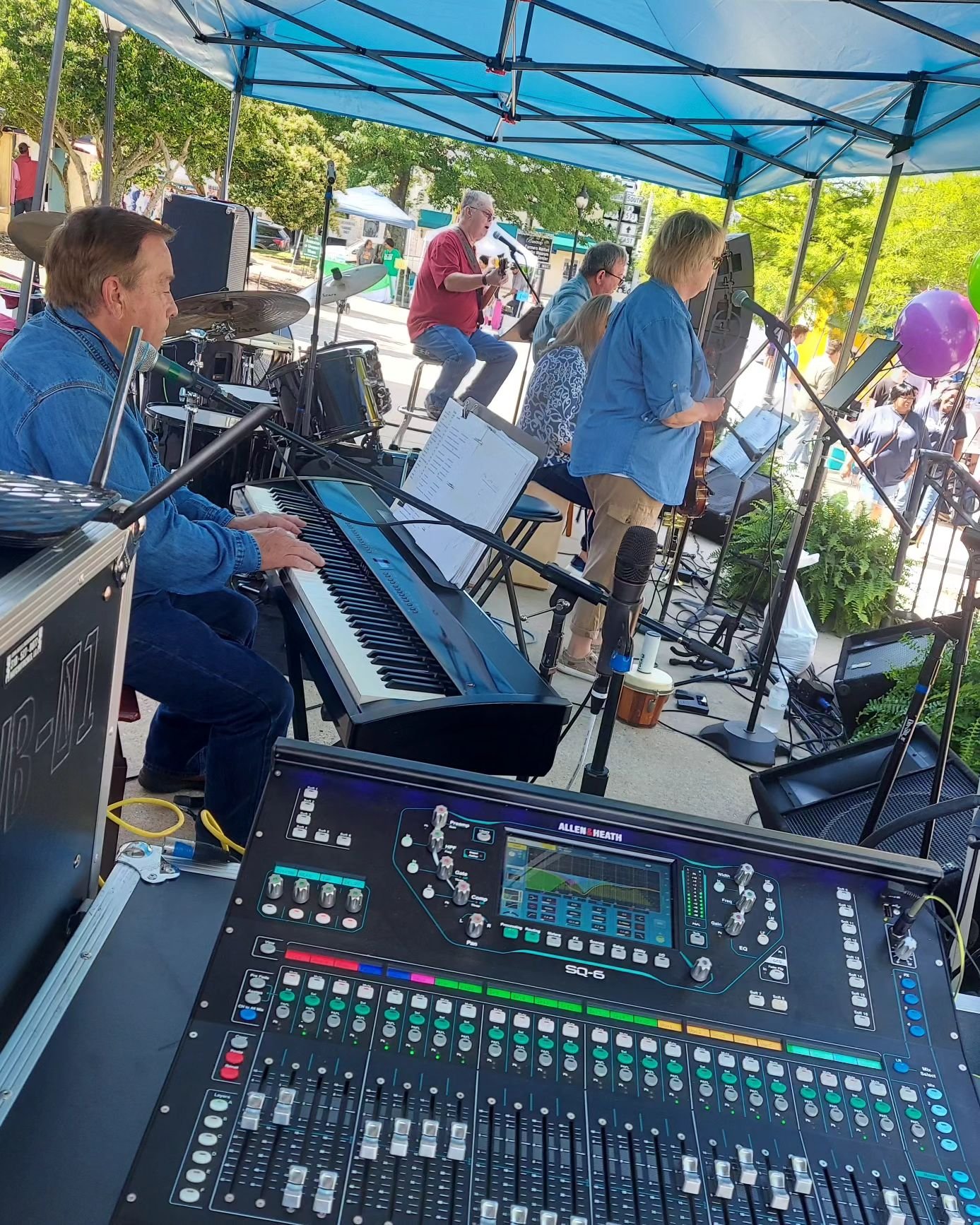 Enjoying all of the awesome live music at the main stage at the May Madness Street Festival featuring Homegrown and 31GR8! Coming up next will be the Hawkins Family! 
.
.
#soundlightscamerayou #livesoundengineer #sq6 #allenandheath #jblvrx #jbl #fest