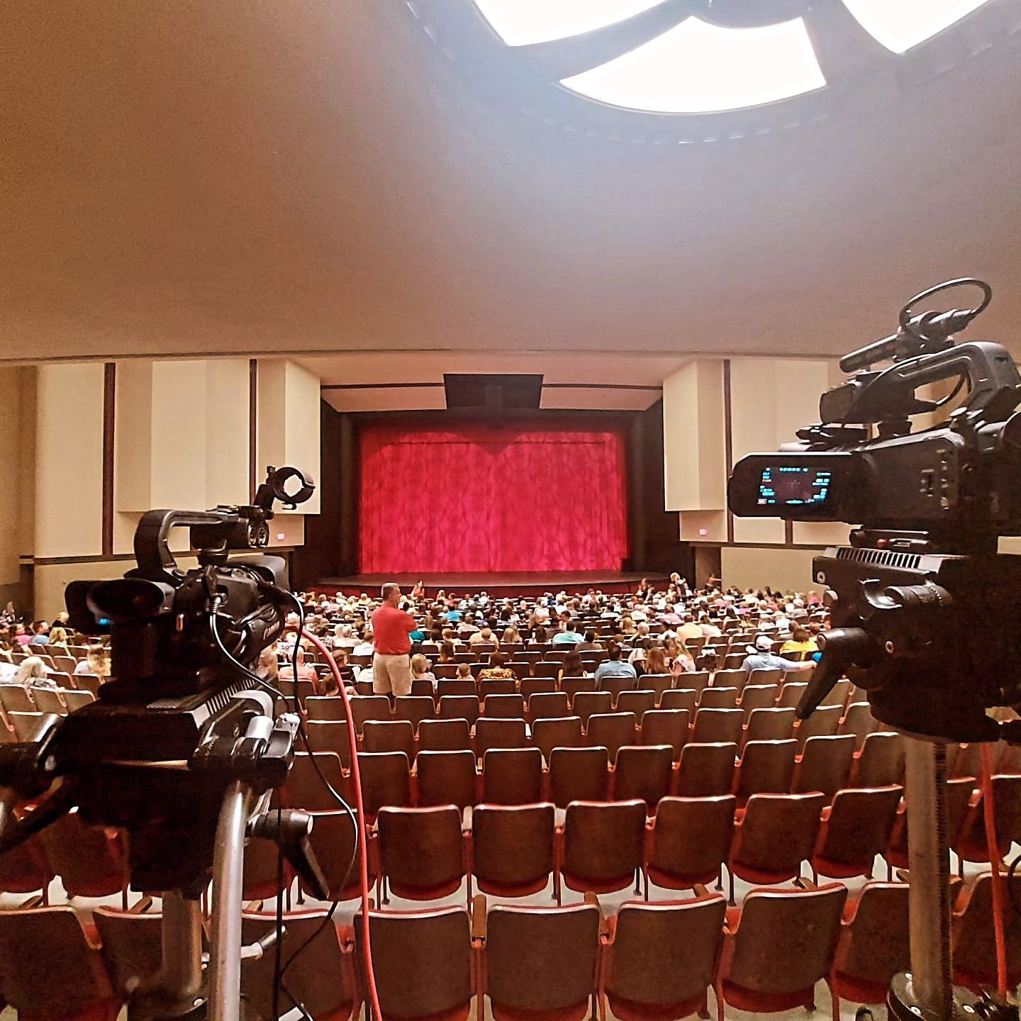 Always happy to record and provide production support for @dazzledancecenter and their annual dance recital! Break legs!
.
.
.
#videography #soundlightscamerayou #dancerecital #ddcllc #ddclife