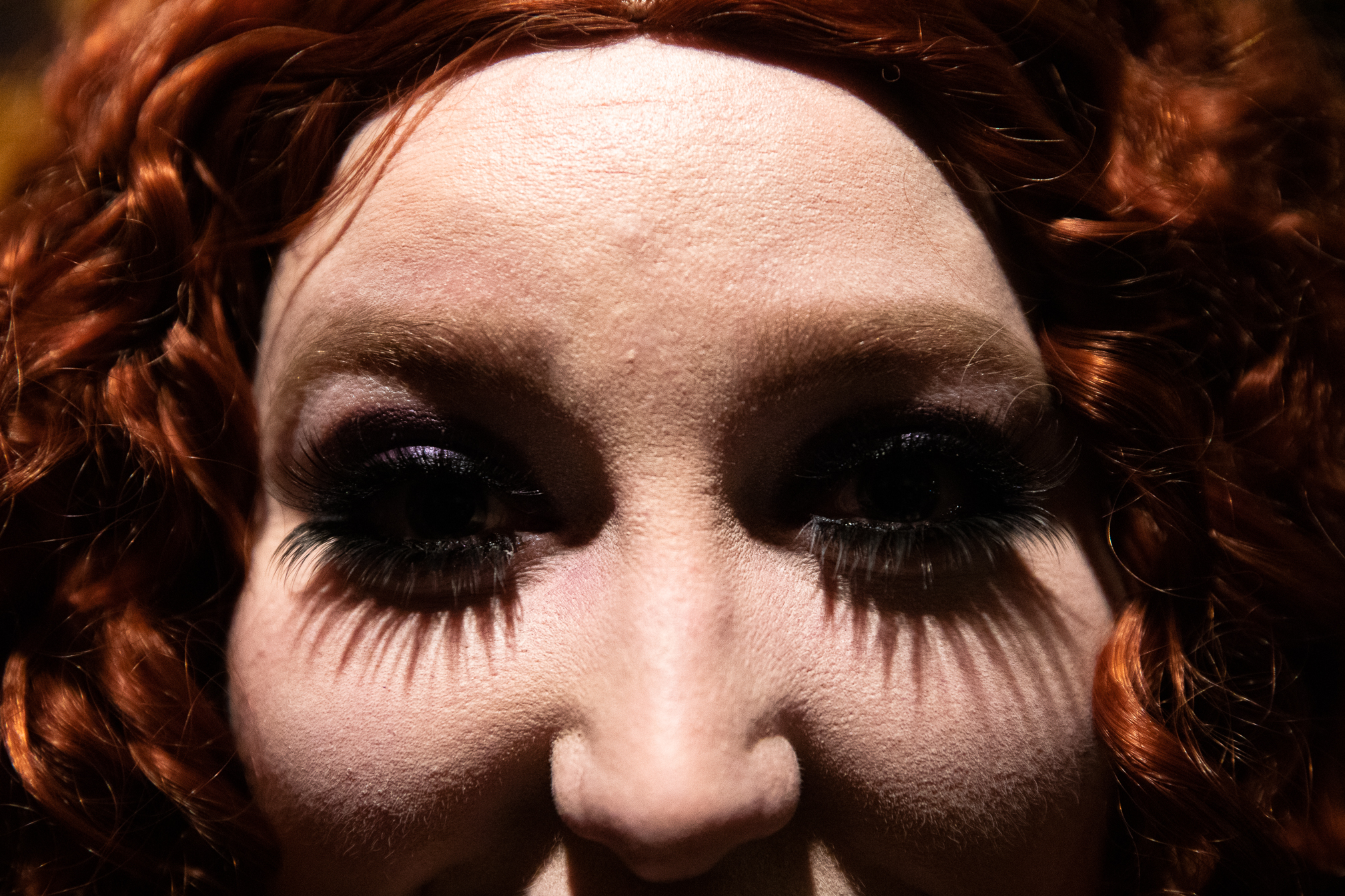 Nina Loschiavo explains that the character of Magenta has the most striking eyelashes in the film. The cast’s goal is to be screen-accurate, so she wears fake eyelashes to mimic Magenta’s in the movie.