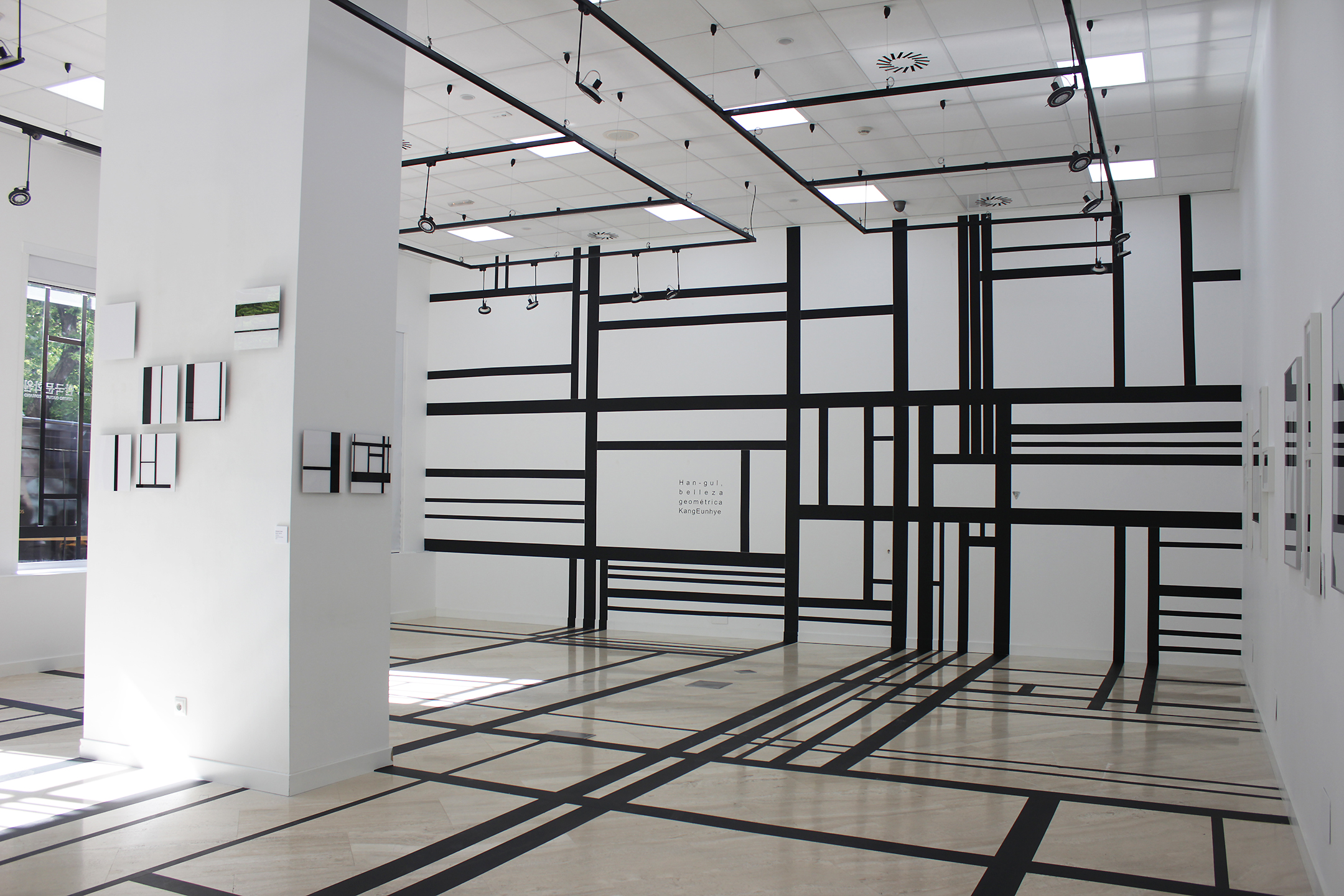 1.EunHyeKang_Han-gul, Belleza Geometrica_Gaffer tape_Site-specific installation_2016.JPG