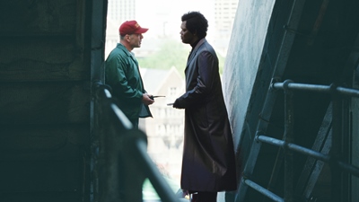 "Look, I like you too, but you can't keep visiting me at work. My boss is pissed." (photo from cinematicvisions.blogspot.com)