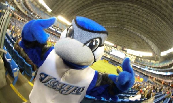 Ace refuses to be photographed with anything but a fishbowl lens. (tailgatefan.cbslocal.com)