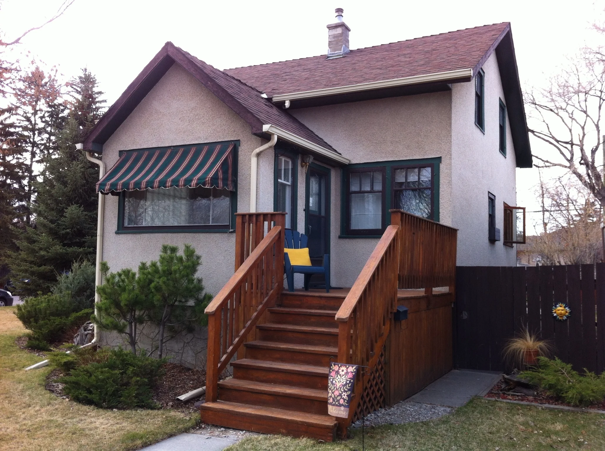 One of the larger cottages. Lots of windows. One of the few with a side entrance.