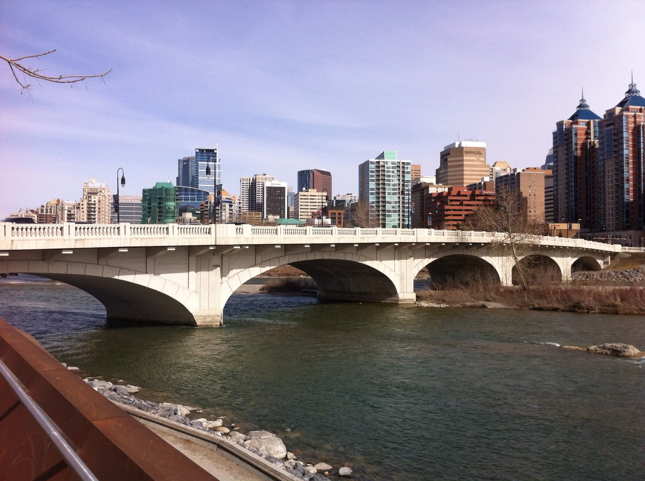 A view of Downtown from Poppy Plaza and the elegant Louise Bridge. 