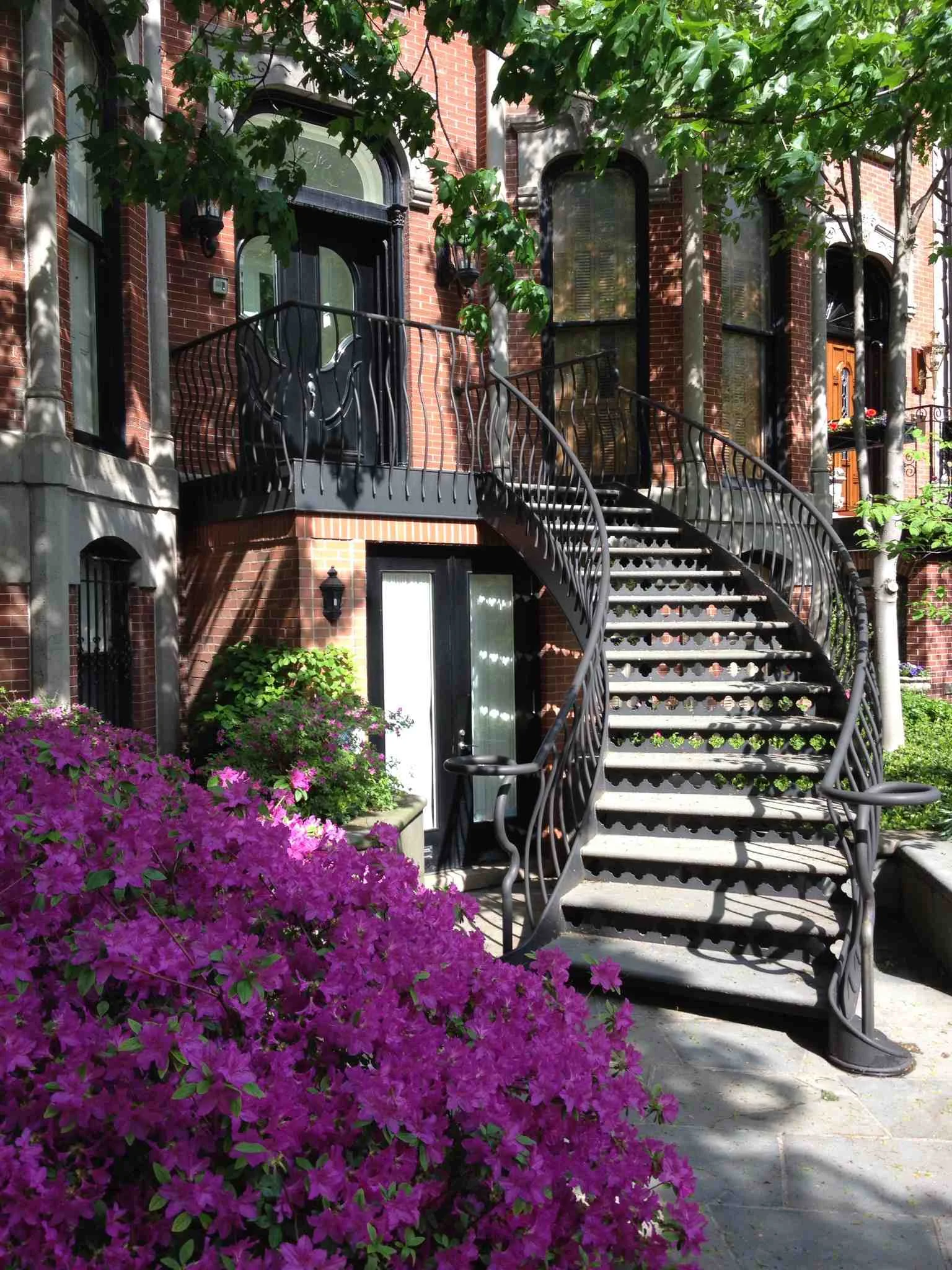 Another curved staircase that demonstrates the importance of ornamentation and decoration to create pleasant walking streets in urban setting. The flowers magnify the sense of beauty and pride of ownership. 