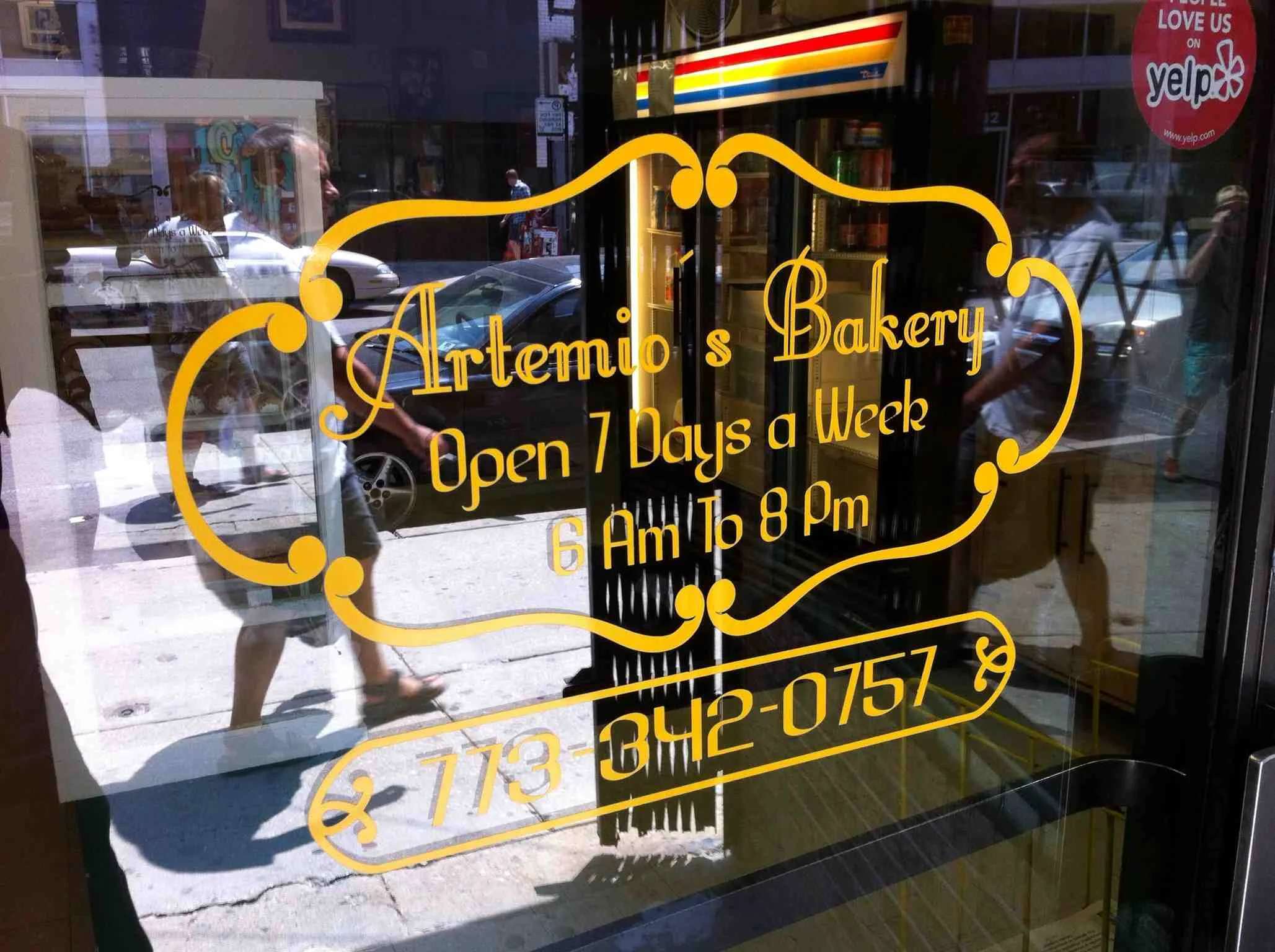 Found this amazing Portuguese Bakery in Bucktown that was right out of the '60s. Places like these are the thrill that every flaneur is looking for. Anybody can go to the tourist traps. 