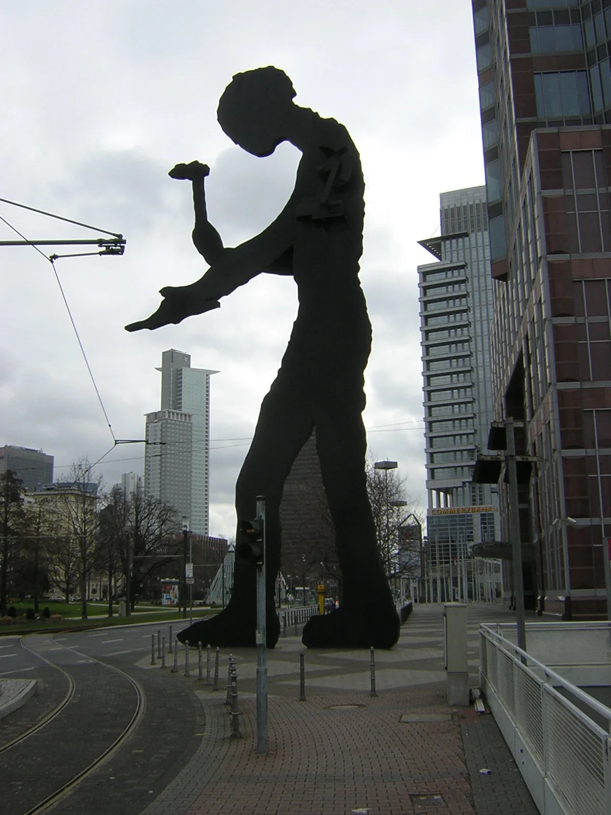Jonathan Borosky's "Hammering Man" sculpture. 