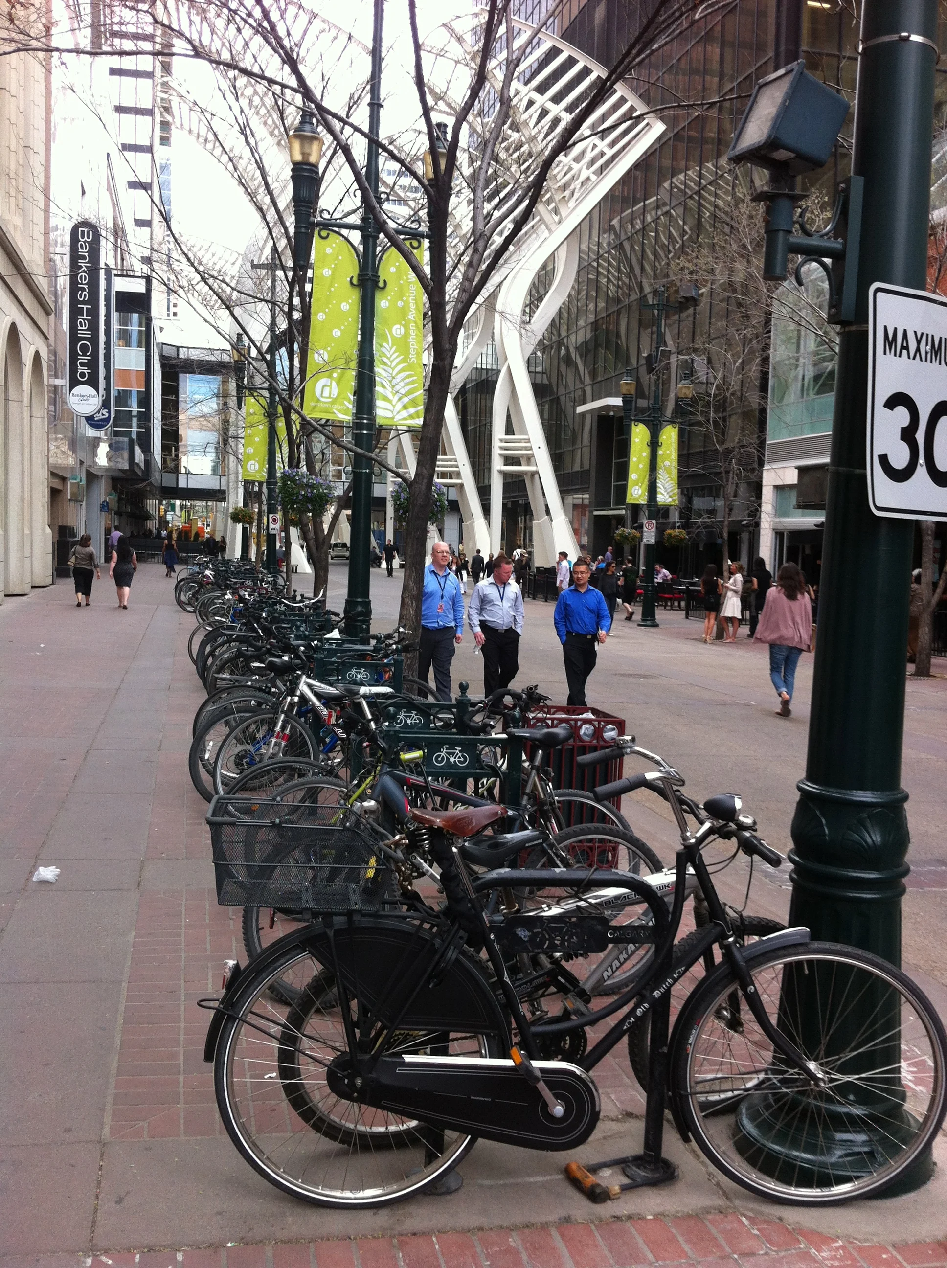 Today Stephen Avenue is a pedestrian mall by day and a narrow one way street by night. It is home to some of Calgary's tallest buildings and links the Financial District with the Cultural District. It is one of North America's best restaurant rows. 