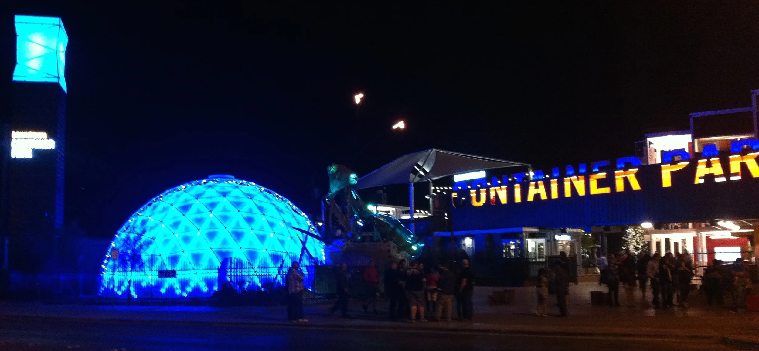 At night the entrance to Container Park is very dramatic with a fire breathing grass hopper that is like something out of Burning Man.&nbsp;