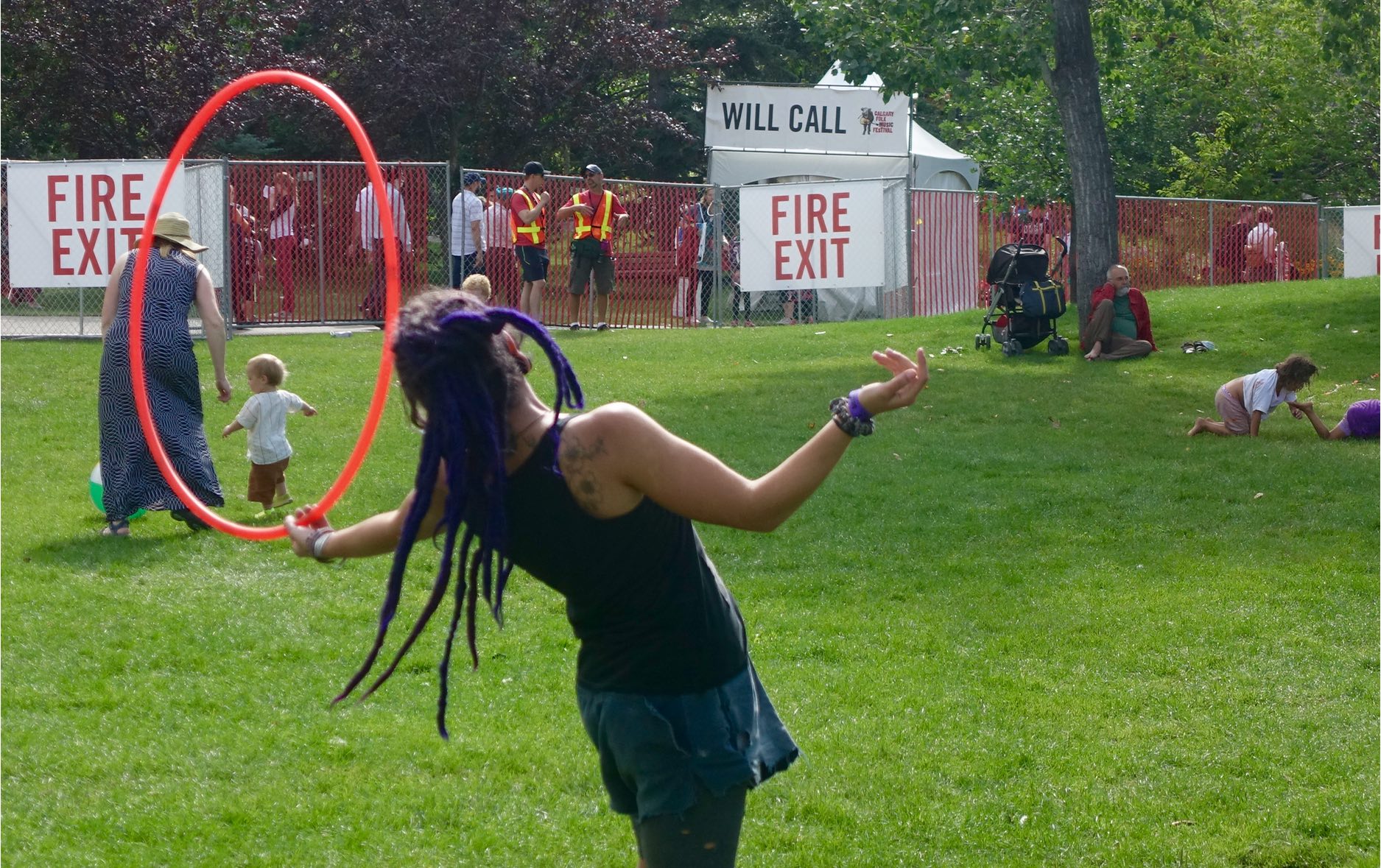 There were a lot of hola hoops at the festival....hmmmm...perhaps a Hola Hoop Festival would be a good idea?