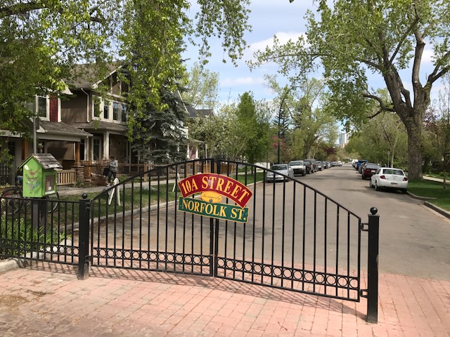 In Sunnyside/Hillhurst most of the streets have a very attractive but suburban character. 