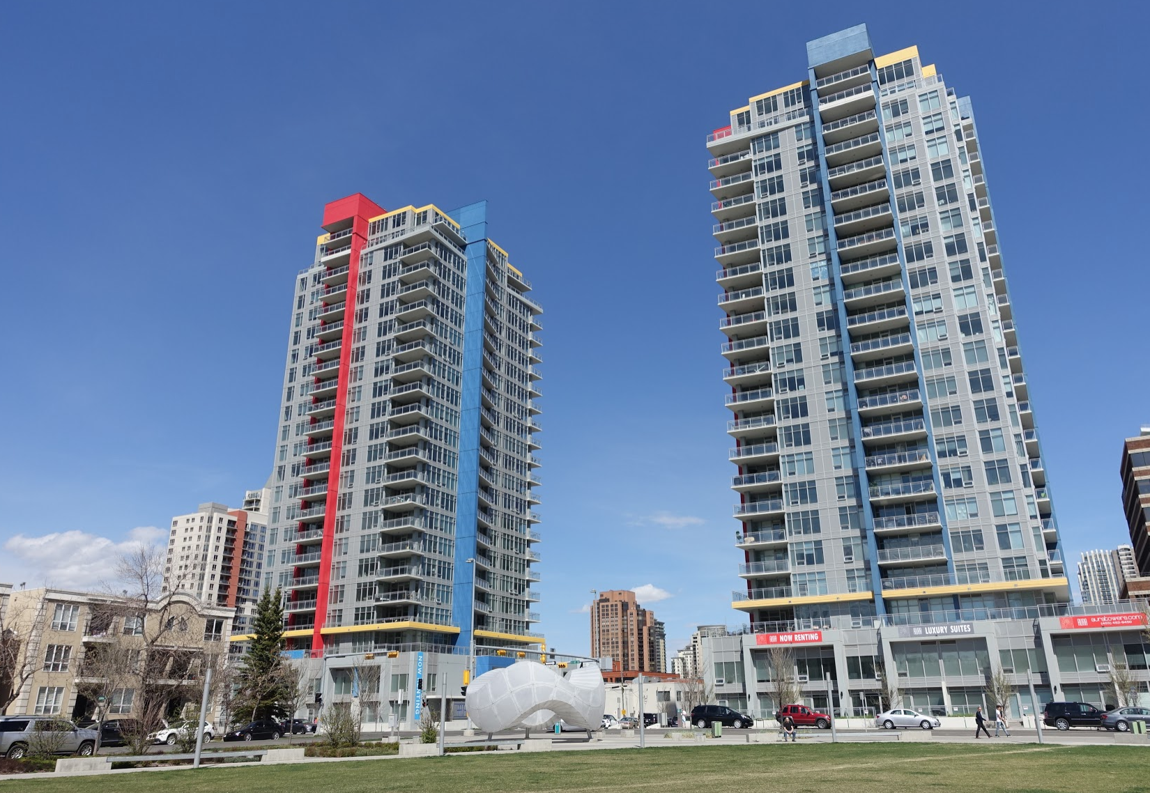 Calgary's Beltline community is home to 22,000+ residents and four pedestrian streets - 11th Avenue, 11th Street, First Avenue and 17th Avenue. Nashville has no City Centre community of this size and diversity. 