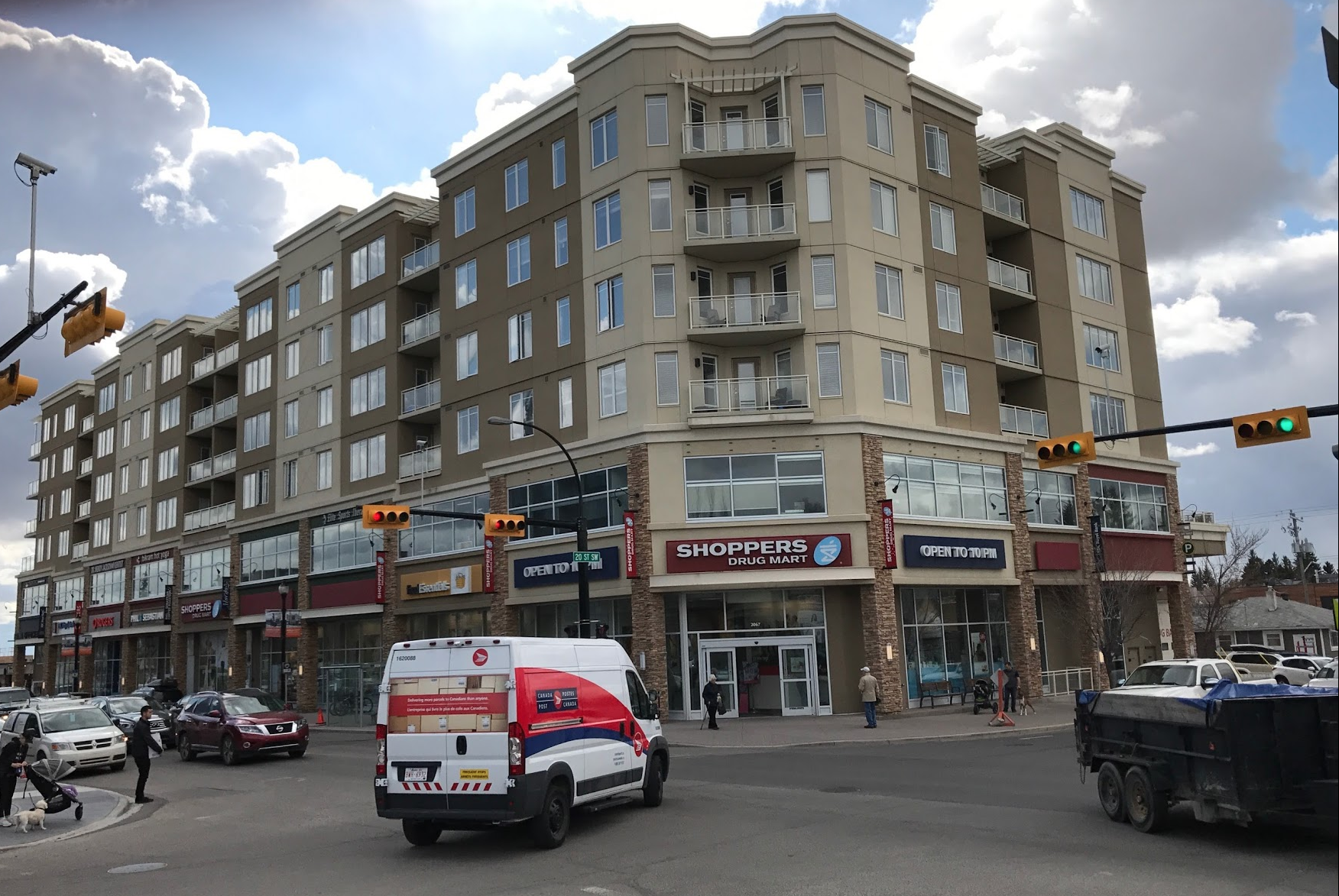 All Calgary urban villages have grocery, drug stores, banks and other everyday services essential to urban living like Marda Loop. 