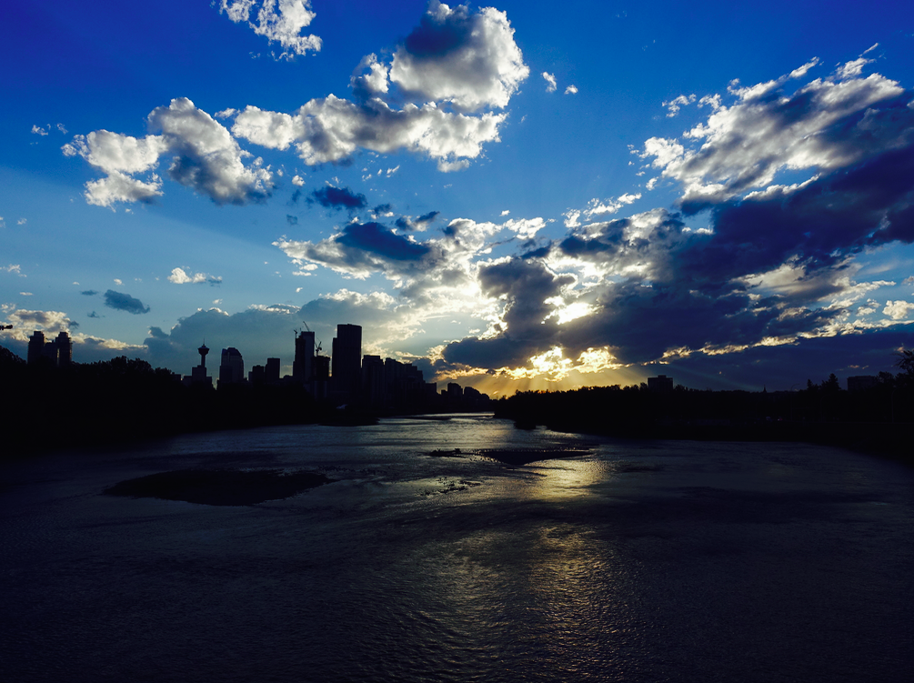 Those living along the River enjoy some spectacular sunsets. 