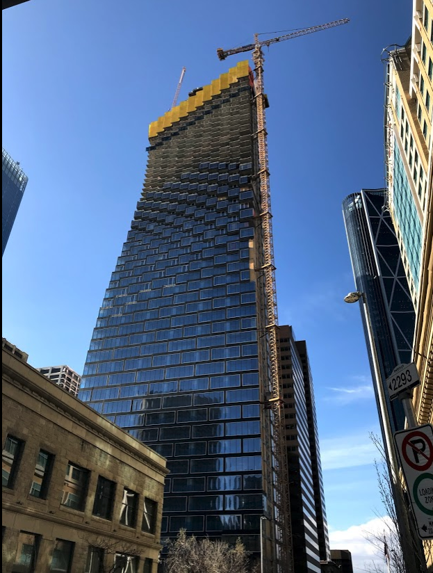 Telus Sky is the polar opposite of Brookfield Place with its articulated facade that tapers as the use changes from office for the lower floors to residential for the upper floors, creating an intriguing and unique shape. 