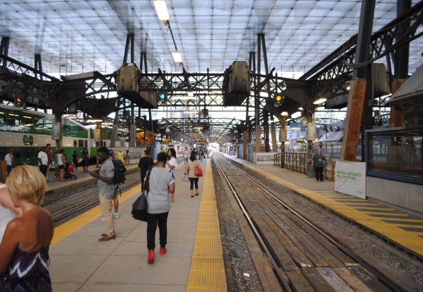 Union Station is best known today as the hub of Toronto’s edge cities commuter system, not at the hub of the transcontinental train.