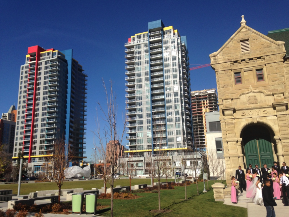 Calgary’s Beltline is a funky mix of old and new architecture, with several urban parks and an increasing number of public artworks and murals. It has become a very popular place for millennials and empty nesters to live, work and play.