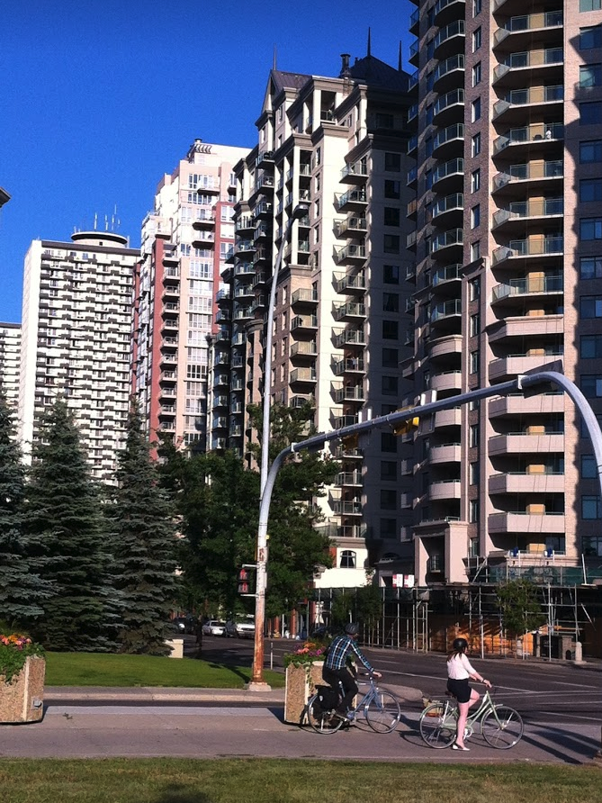 Several new condos were constructed in Downtown West in the ‘90s, creating a very urban streetscape.