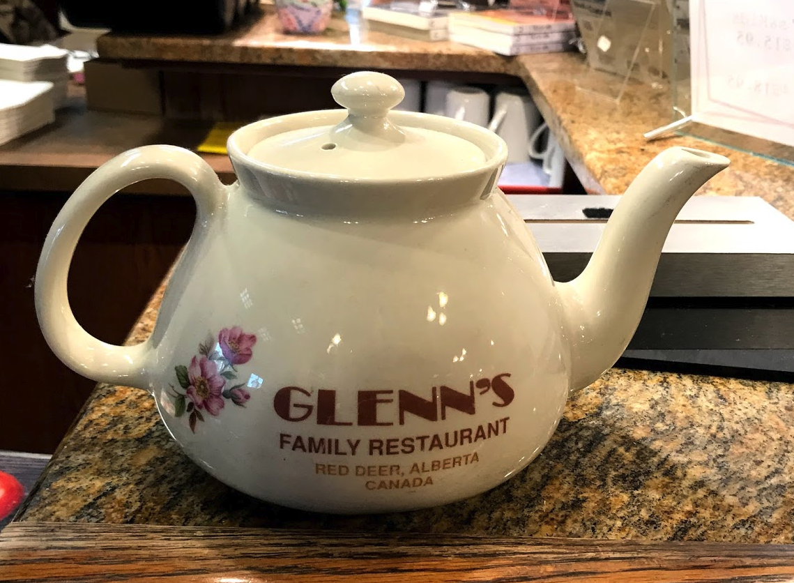 Yes there is even a custom Glenn’s Family Restaurant teapot.