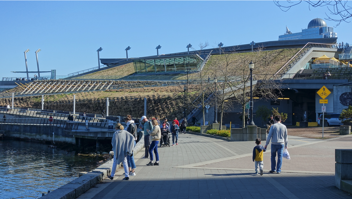 During my recent March/April stay in Vancouver, I didn’t find their pathways as busy as I thought they would be. This is a nice Sunday afternoon in Coal Harbour.