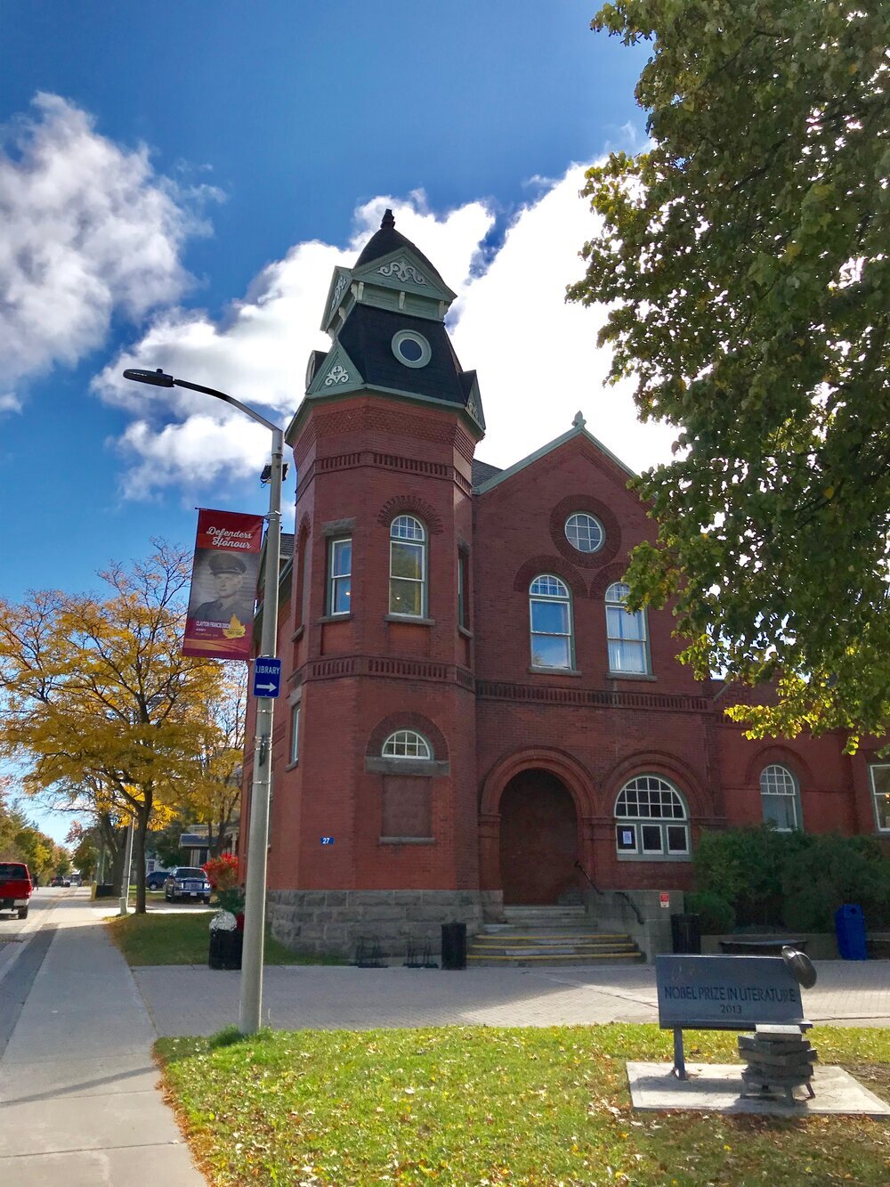 Clinton historic town hall with Alice Munro memorial and note the banner honouring those who have served our country.