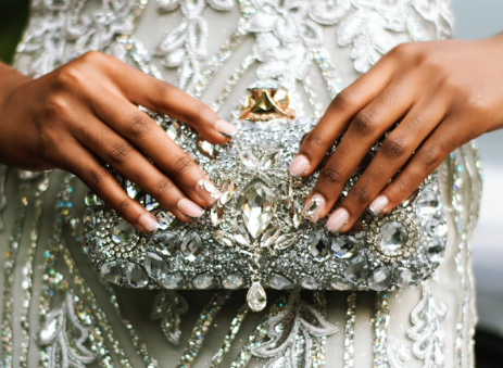 Why a Vintage Clutch is the Ultimate Urban Travel Accessory