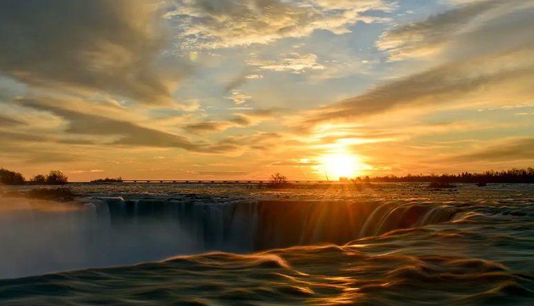 Using Niagara Falls as a One-Day Travel Base