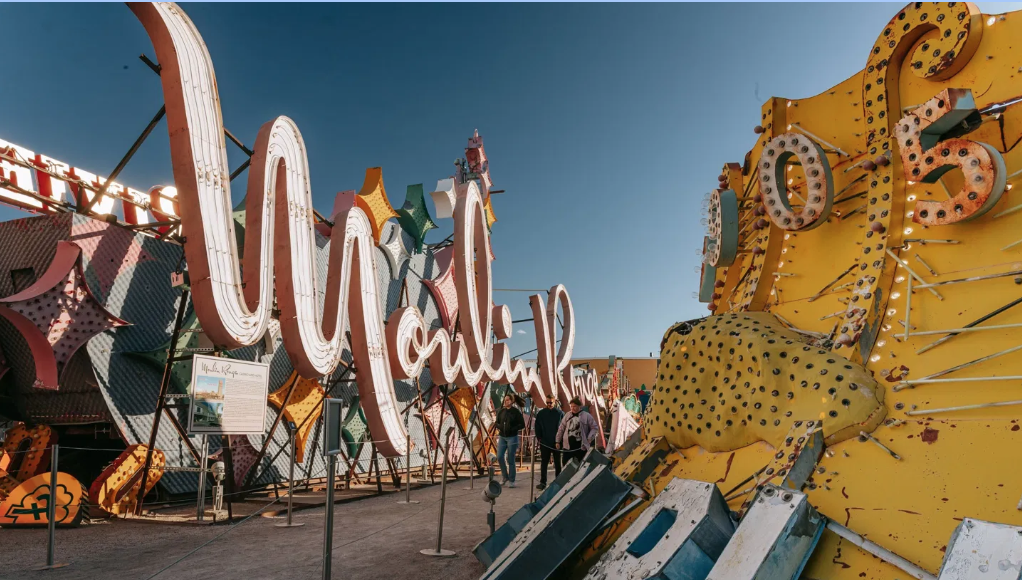 Las Vegas on Foot: A Walking Guide to Downtown, the Arts District and the Strip