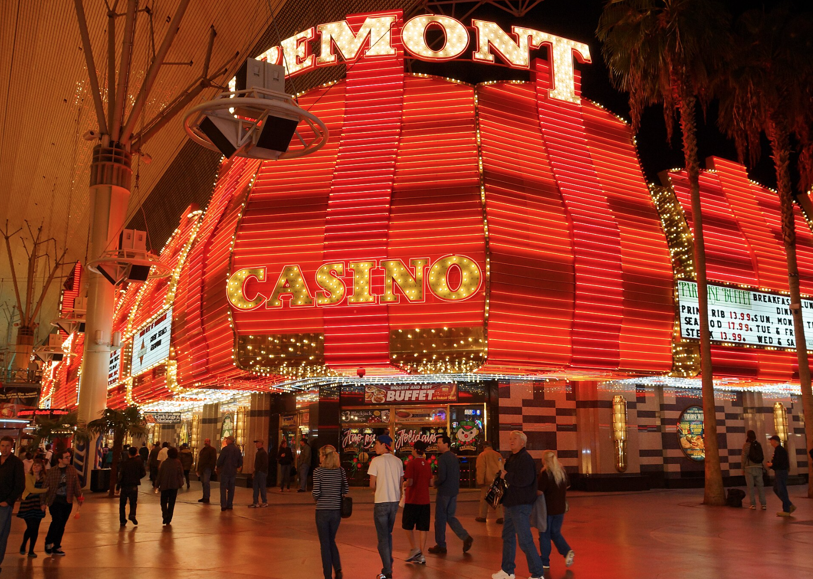 Wandering Vegas Like a Flâneur: Walkable City or Mirage?