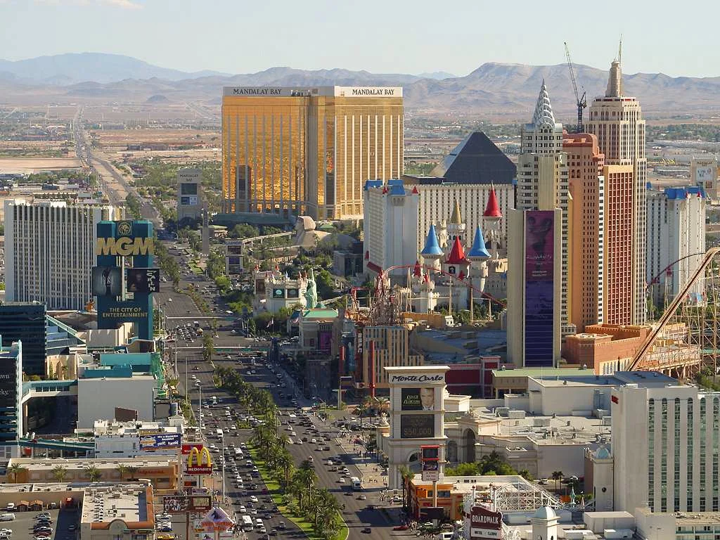 5 Cities Blending Poker and Travel