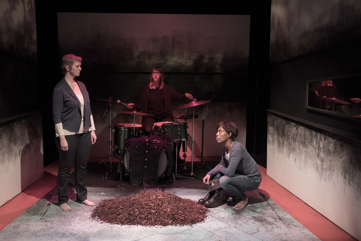Deborah Drakeford, Lynette Gillis & Kim Nelson in SMYTH / WILLIAMS— photo by Yuri Dojc