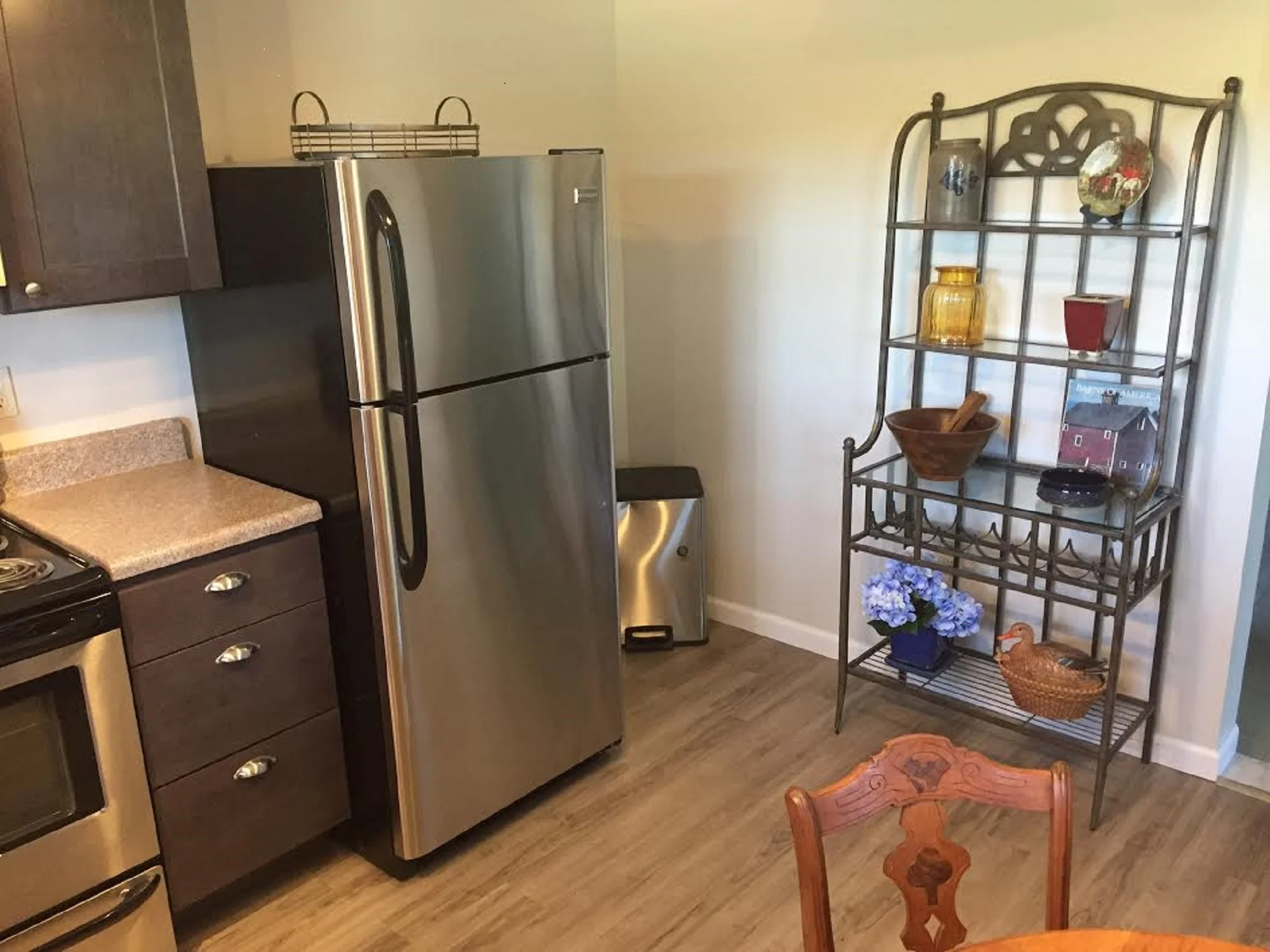 kitchen 3 resized.jpg