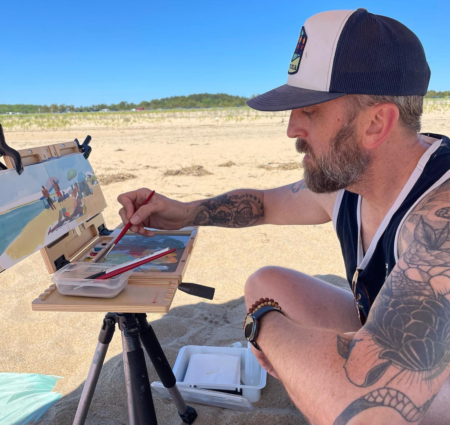 Enjoying the view with some gouache in my sketchbook. I &ldquo;repurposed&rdquo; my @newwaveart Ugo easel from oil to gouache and it was amazing! This is my new favorite use for the medium Ugo easel. 

#landscapepainting 
#sketchbook 
#gouachepaintin
