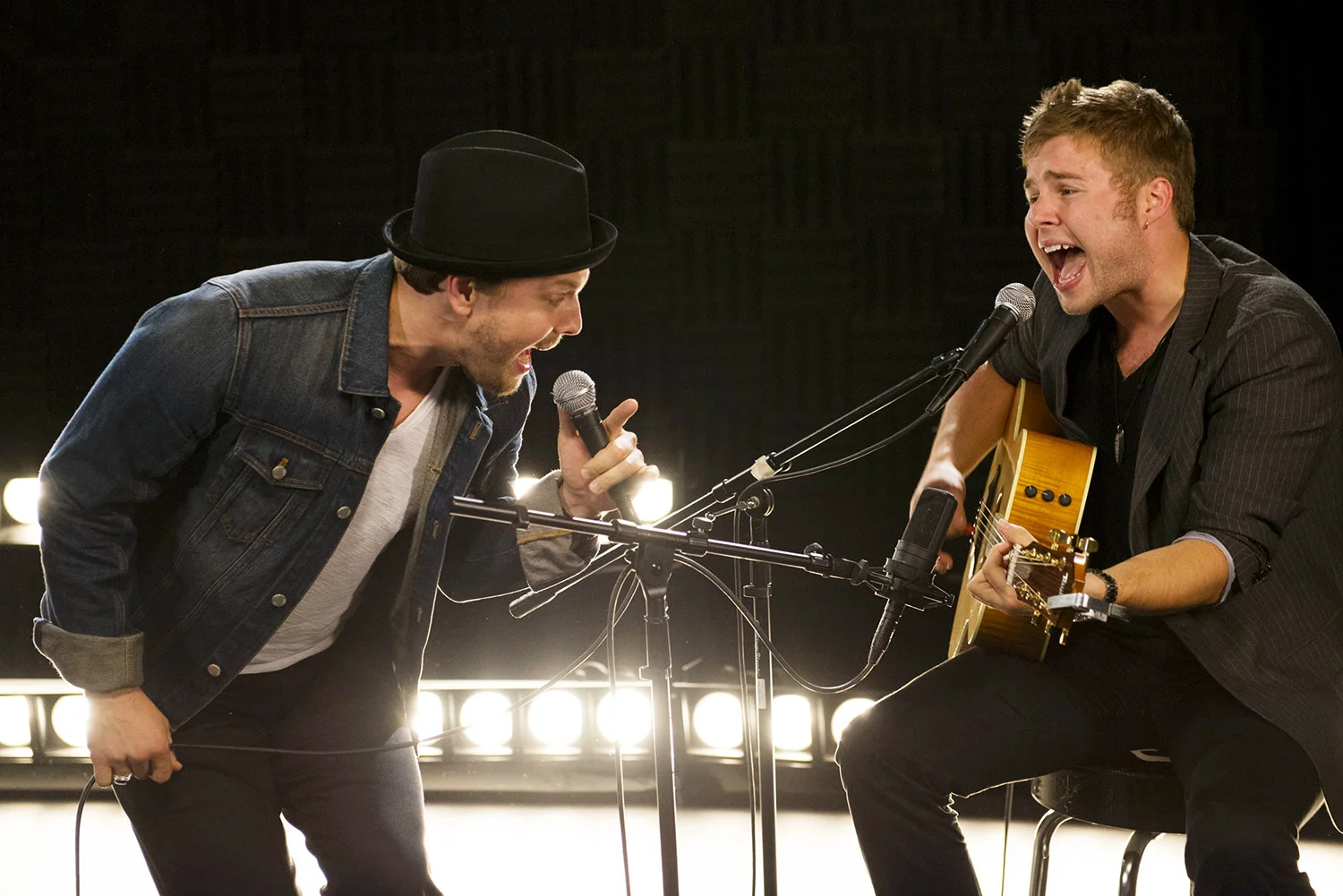 Gavin Degraw, performing at the Billboard Studio