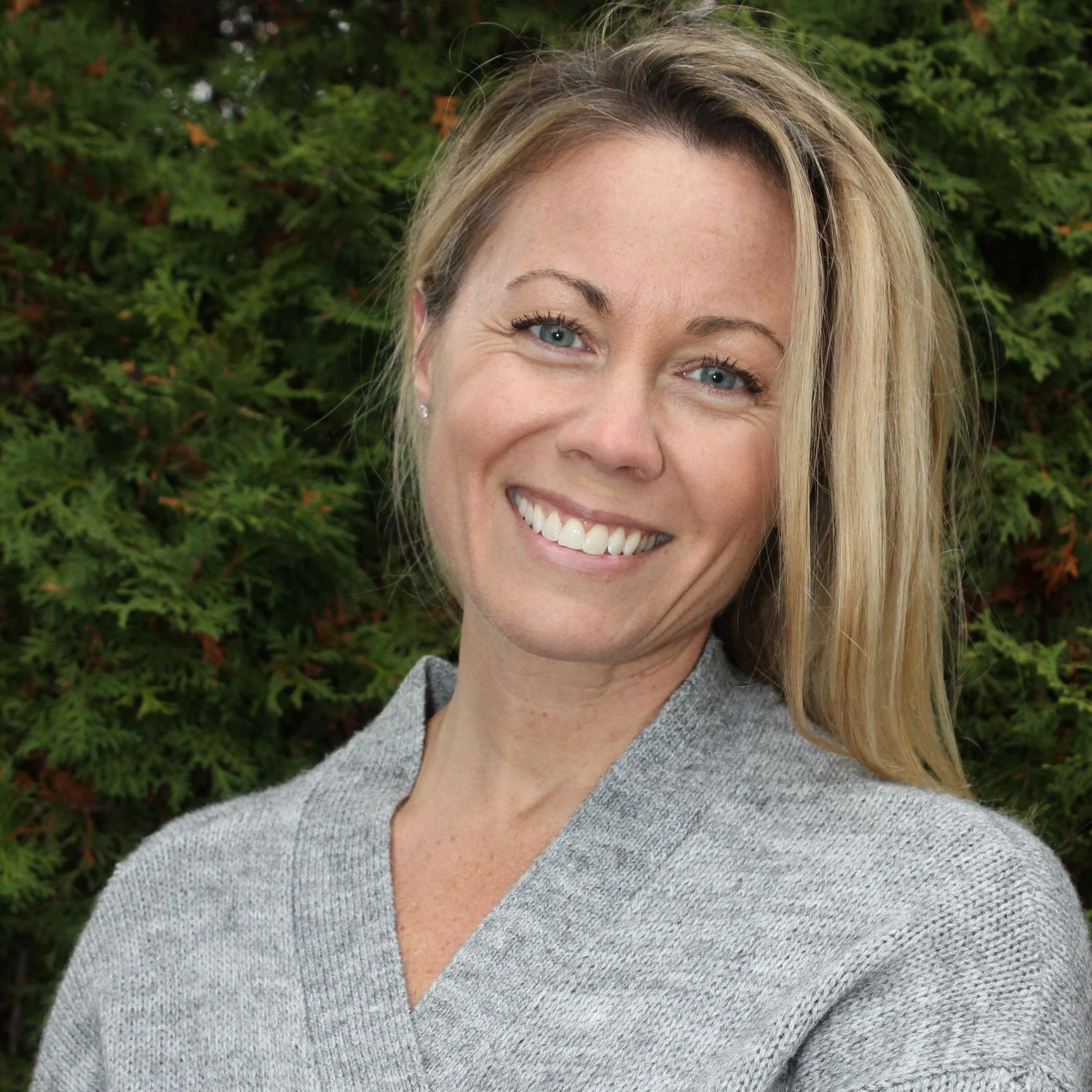 Kelly Matthews Author