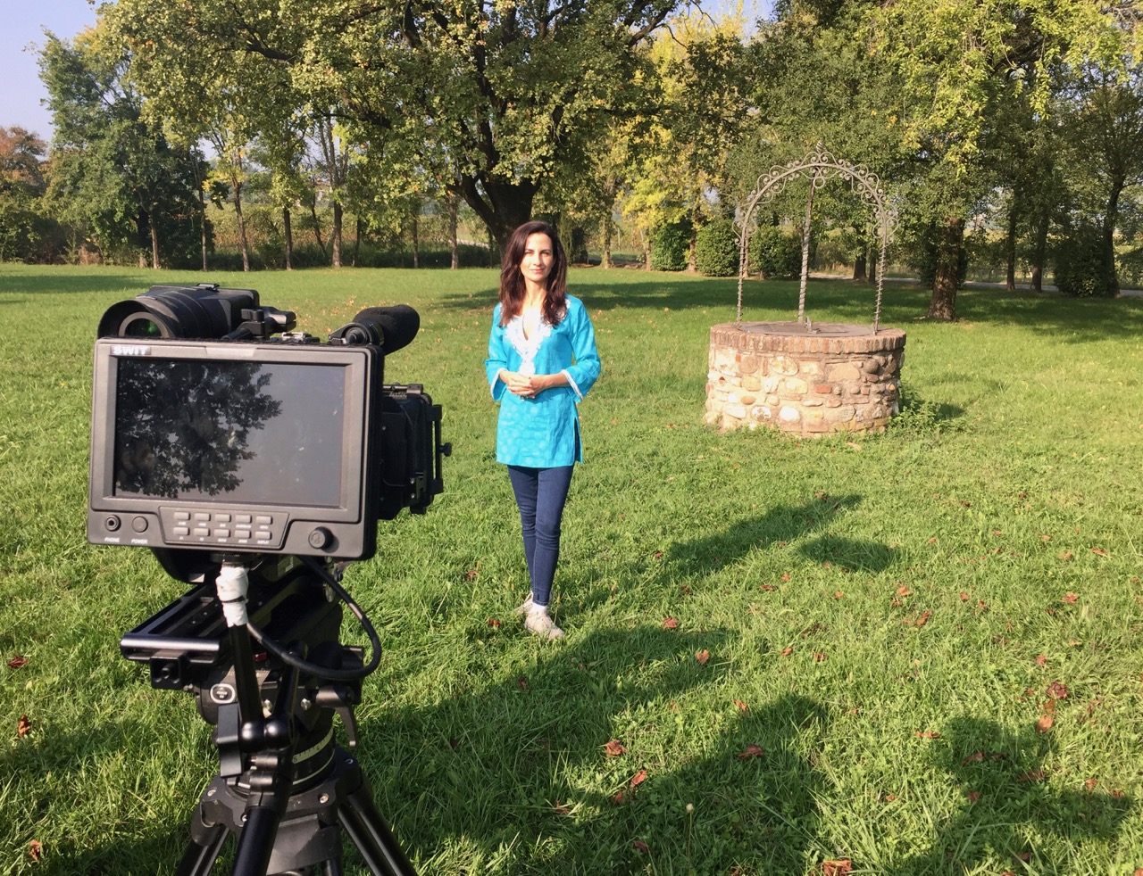 Monique Soltani durante le riprese a Selva Capuzza