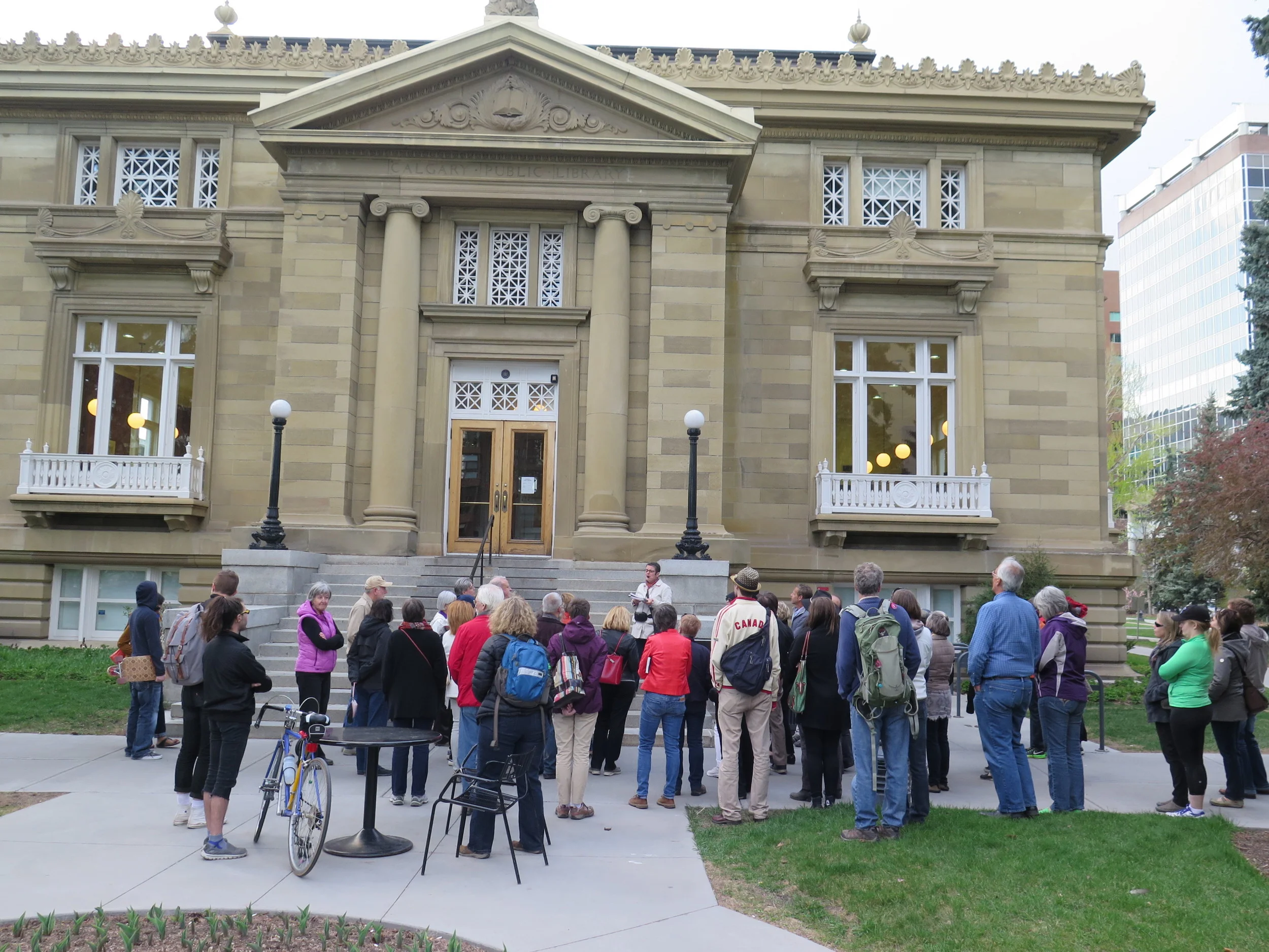 The Memorial Park Library: an architectural and cultural jewel in the city's crown. As the walk concludes, we pay homage to literary pioneers, Annie Davidson (founder of the first literary book club in 1906 and campaigner for the city's first library) and Alexander Calhoun (the city's first chief librarian). 
