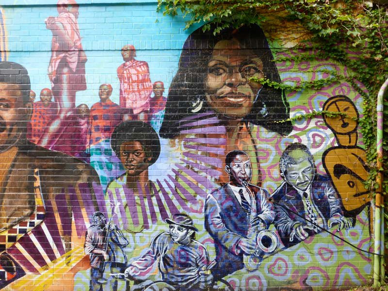 mural-pittsburgh-wilkinsburg-mlk-holbrook-savido-gist-wood-st-franklin-ave-strength-inc--amazingcourtyard-2014-leftwall-detail-3.jpg