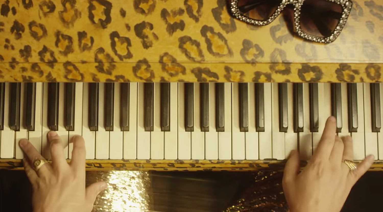 elton_0011_Layer-Comp-13.png