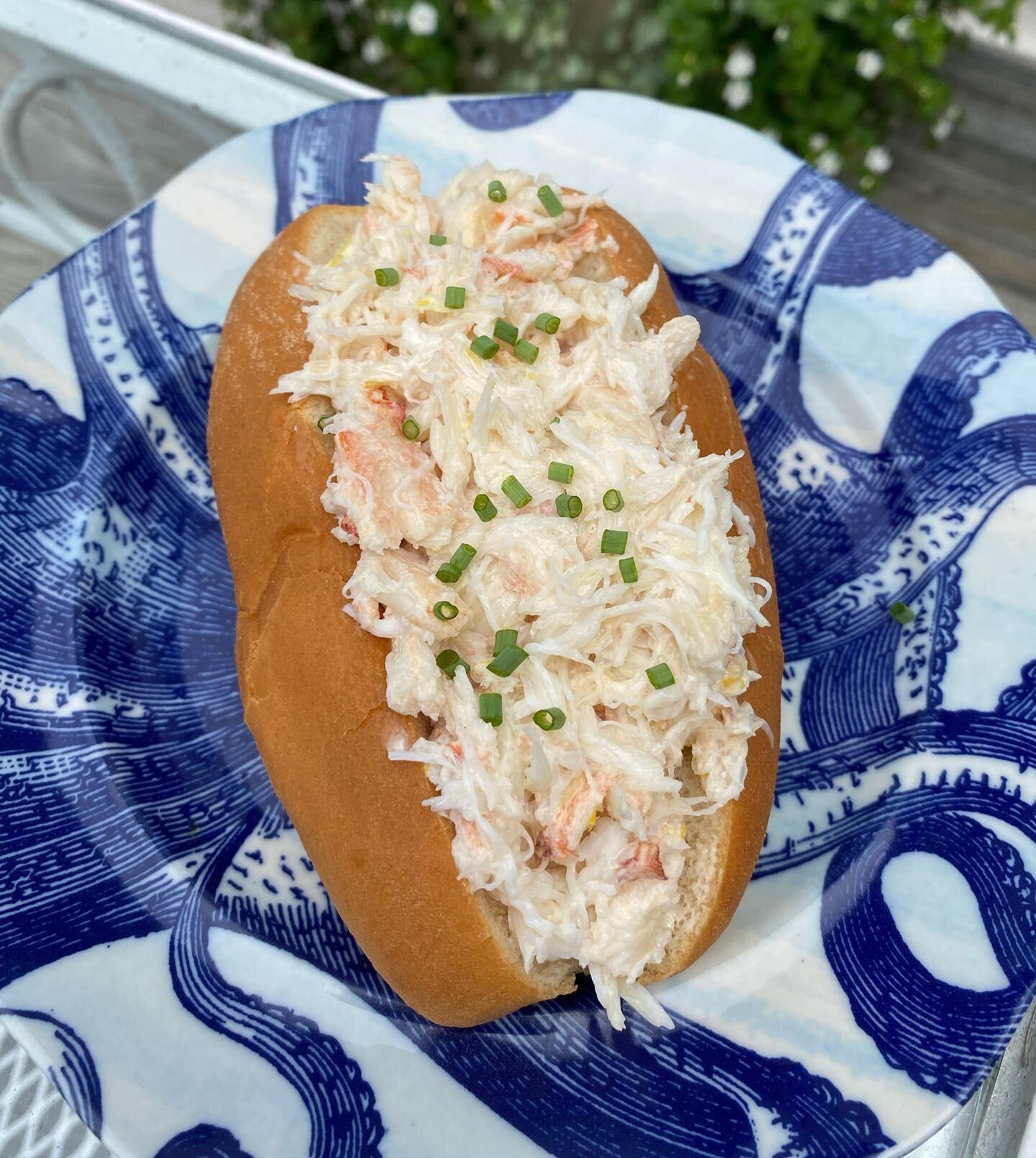 When its really hot (or honestly in any weather), one of my favorite quick non-cook dinners is making crab rolls! I buy already picked jonah crab meat or I save crab meat from when I buy and pick a bunch of crabs and then combine it with a little may