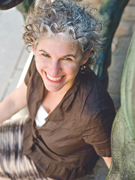 Leora Kahn