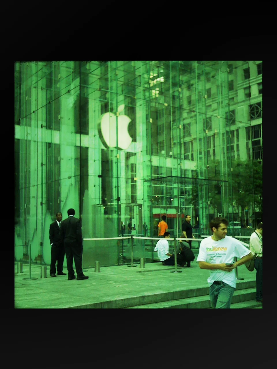 An anonymous Apple Retail employee has written up what it’s like working for the all-things iMaker... for Popular Mechanics .
I know, right?
They make it sound like... well... like working retail. Sometimes people are funny. Sometimes they’re annoying. People come in and use the computers, and Apple’s weird in what they’re cool about and what they’re not.
Who’d have guessed that?
Here's the link . Enjoy.
