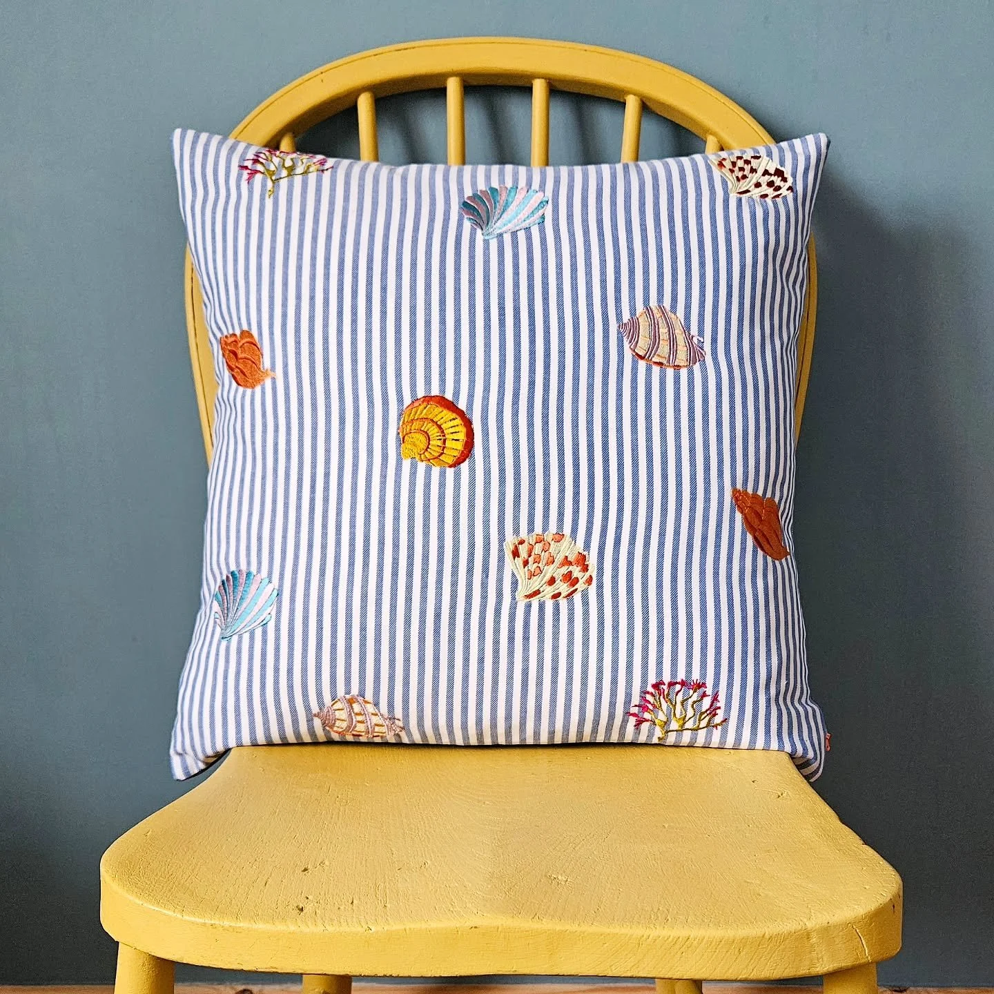 Beachy.

#embroideredcushion #shesellsseashells #stripeddecor #stripeinteriors #interiorinspo  #embroideredshell #shelldesign #papercutts #everydayluxury #digitalcraft #embroidery