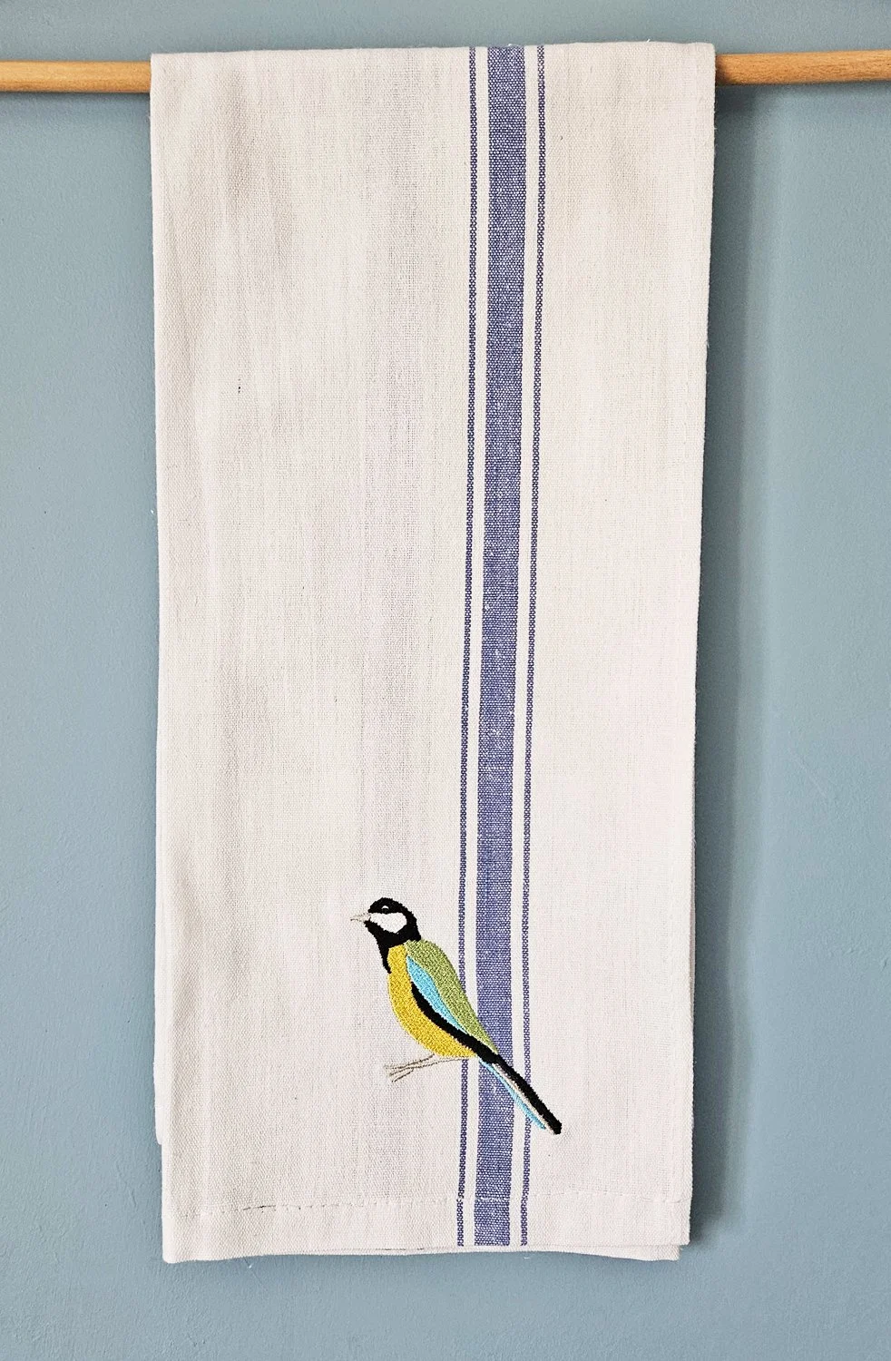 bluetit blue stripe hanging.jpg