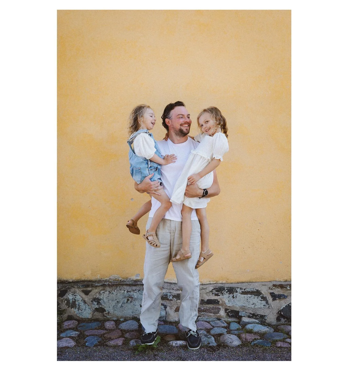 Hei ensi sunnuntaina on is&auml;np&auml;iv&auml;🧡

Valokuvaus lahjaksi is&auml;lle, isois&auml;lle tai koko perhelle. 🧡 

nelli.joanna@gmail.com 

#is&auml;np&auml;iv&auml; #lahjaksivalokuvaus #fathersday #isois&auml; #perhepotretti #valokuvauslahj