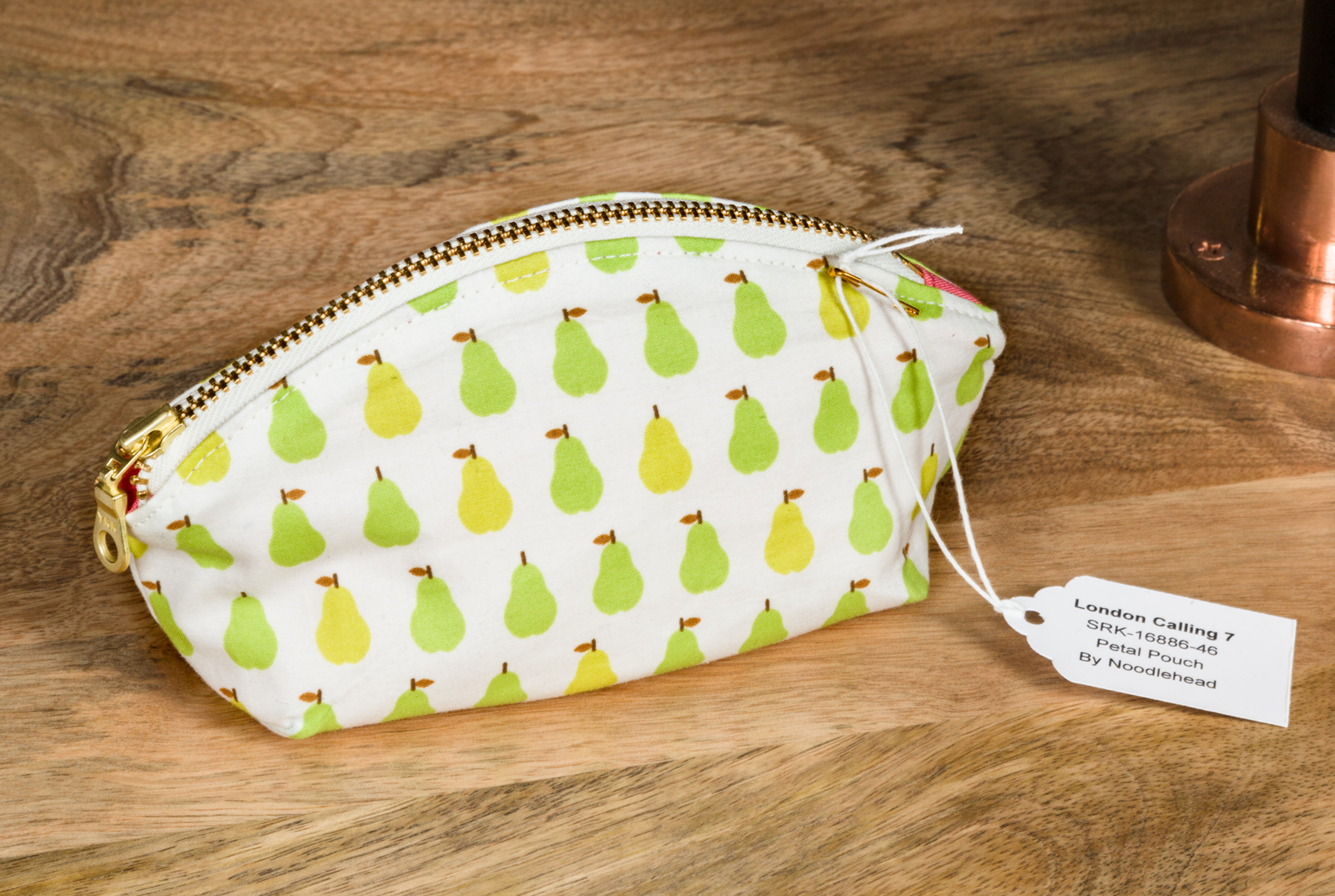 PETAL POUCH DESIGNED BY NOODLEHEAD , MADE BY KNITTY BITTIES , , FEATURING LONDON CALLING ( SRK-16886-46)